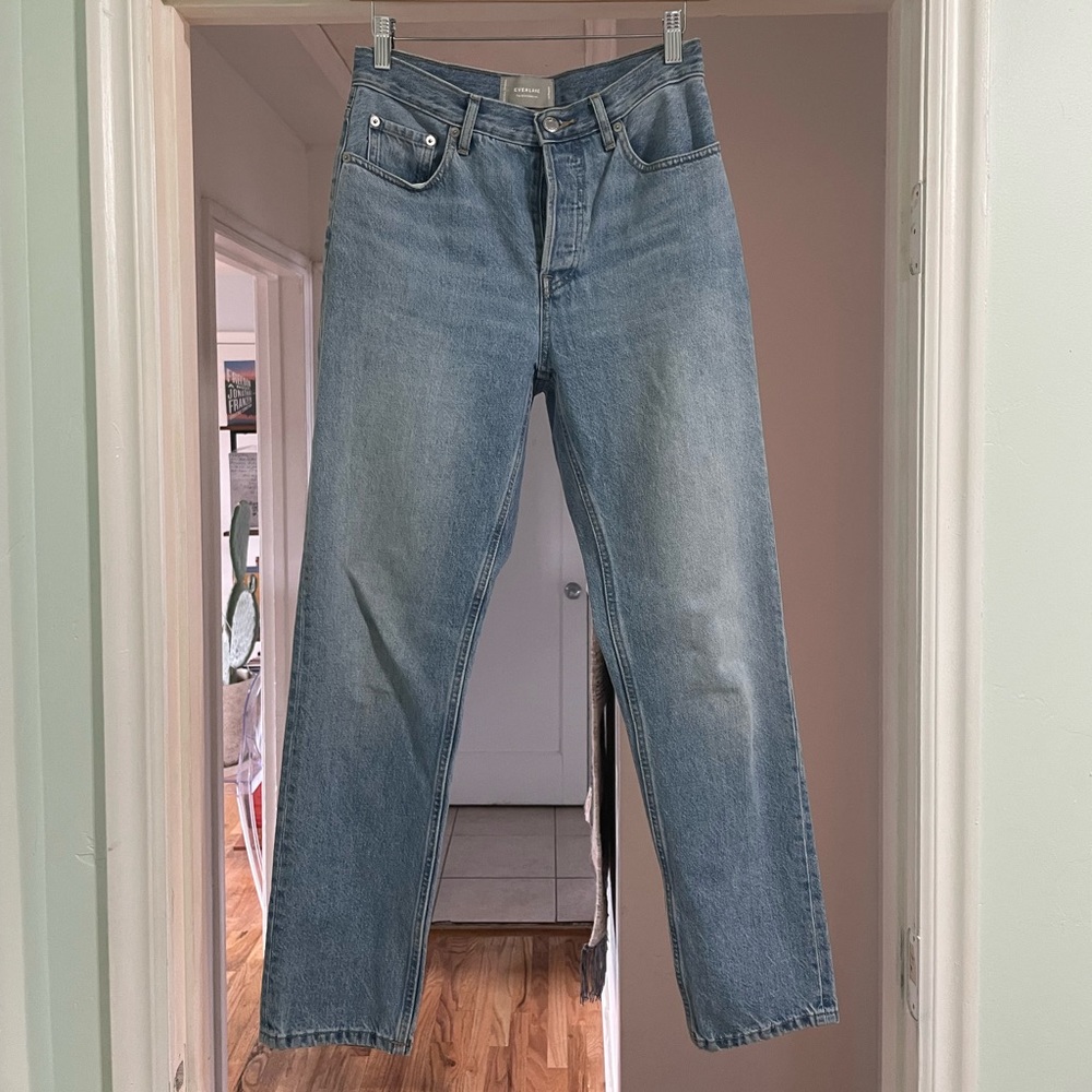 Everlane 90’s cheeky jean in vintage sun bleached blue